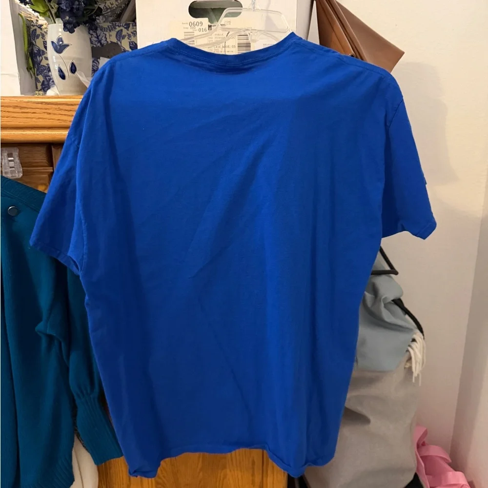 Blue Graphic T-Shirt with Floral Design (45) - Picture 4 of 4